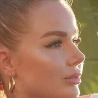 Emma Christina Meztelen