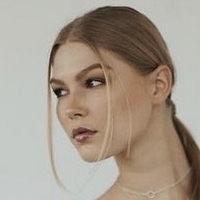 Faith Howard Meztelen