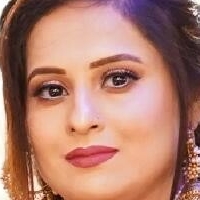 Ghazala Faisal Meztelen