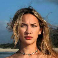 Halia Beamer Meztelen