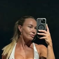 Hattie Boydle Meztelen