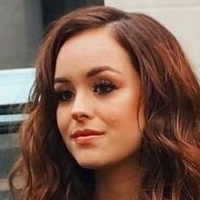 Hayley Orrantia Meztelen