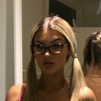Hel Elizabeth Meztelen