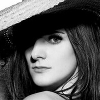 Helena Goes Meztelen