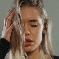 Hollaura Meztelen