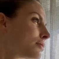 Ines Estelle Kahn Meztelen