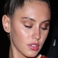 Iris Law Meztelen