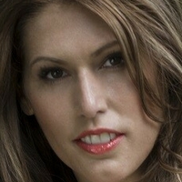 Isabel Herzog Meztelen
