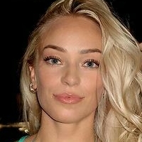 Isabel Martin Meztelen