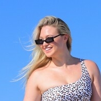 iskra Meztelen