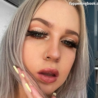 its.analee__ Meztelen