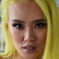 Jennifer Nguyen Meztelen