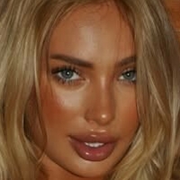 Julia Nowakowska Meztelen