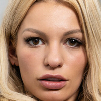 Kaira Kampen Meztelen