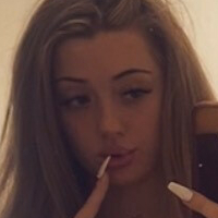 Kalen Louise Meztelen