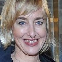 Karen Friesicke Meztelen