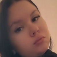 Karoline Meztelen