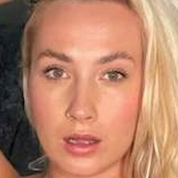 Katie Bee Meztelen