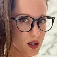 Katie J Meztelen