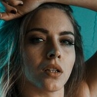 KayFit Meztelen