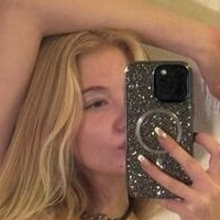 Kendall Meztelen