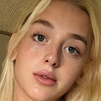 kenziereena Meztelen
