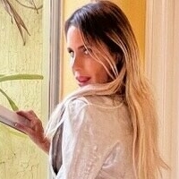 kimbrie Meztelen