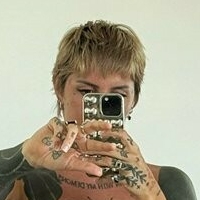 krokodealll Meztelen