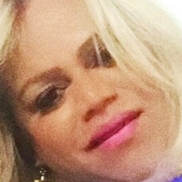 Larissa Close Meztelen