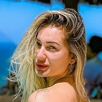 Larissa Scherrer Meztelen