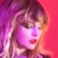 Lauren Mayberry Meztelen
