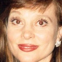 Leigh Taylor-Young Meztelen