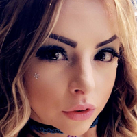 Leslie Nicole Meztelen