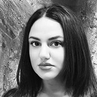 Liana Meztelen
