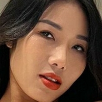 Linh Lee Meztelen