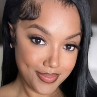 Lola Teases Meztelen