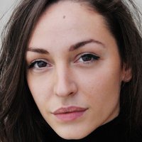 Lucie Aron Meztelen