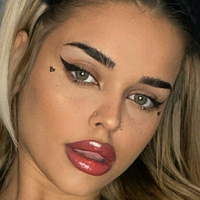 Lucy Reid Meztelen