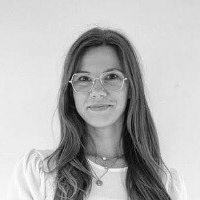 Luise R. Meztelen