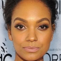 Lyndie Greenwood Meztelen