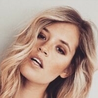 Mara Landwehrs (Belger) Meztelen