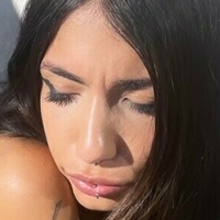 Mariel K Meztelen