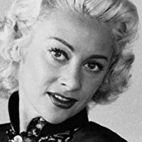 Martine Carol Meztelen