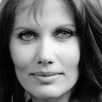 Maud Adams Meztelen