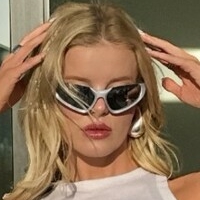 Mckenzie Hewson Meztelen