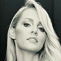Melissa Naschenweng Meztelen