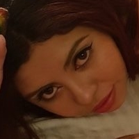 Mia Basañes Meztelen