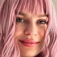 milana_wood Meztelen