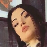 Miss.Fiction Meztelen