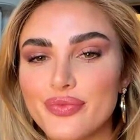 Miss Kenzie Anne Meztelen